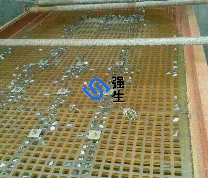 三點(diǎn)讓您知道細(xì)砂回收機(jī)振動脫水篩為什么大多選擇聚氨酯篩網(wǎng)篩板